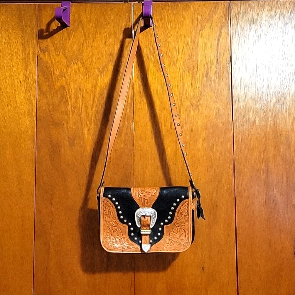 Montana Silversmiths leather crossbody